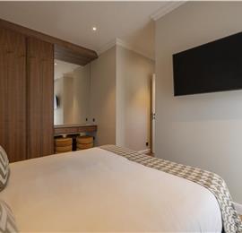 Selection of 5 bedroom seafront villas with pool on Ciovo near Trogir, sleeps 10